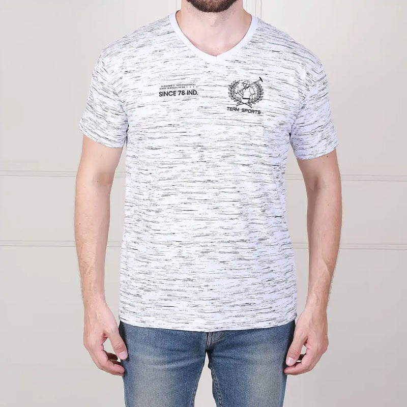 100% algodão. Camiseta masculina com decote em V e estampa fashion