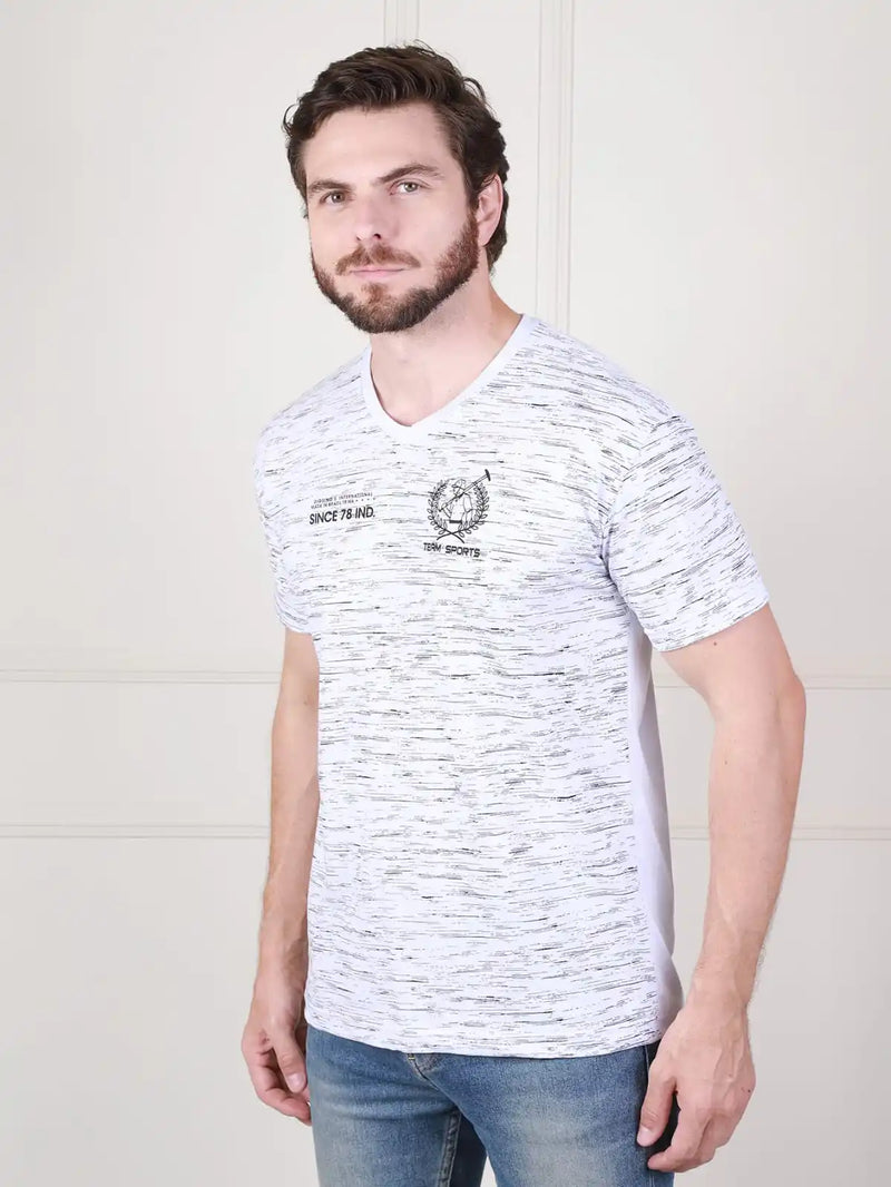 100% algodão. Camiseta masculina com decote em V e estampa fashion