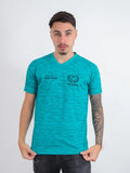 100% algodão. Camiseta masculina com decote em V e estampa fashion