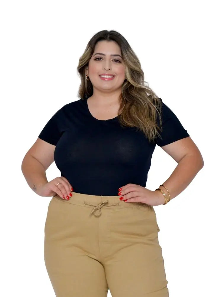 Camiseta Feminina Lisa Básica Preta com Gola V e Manga Curta