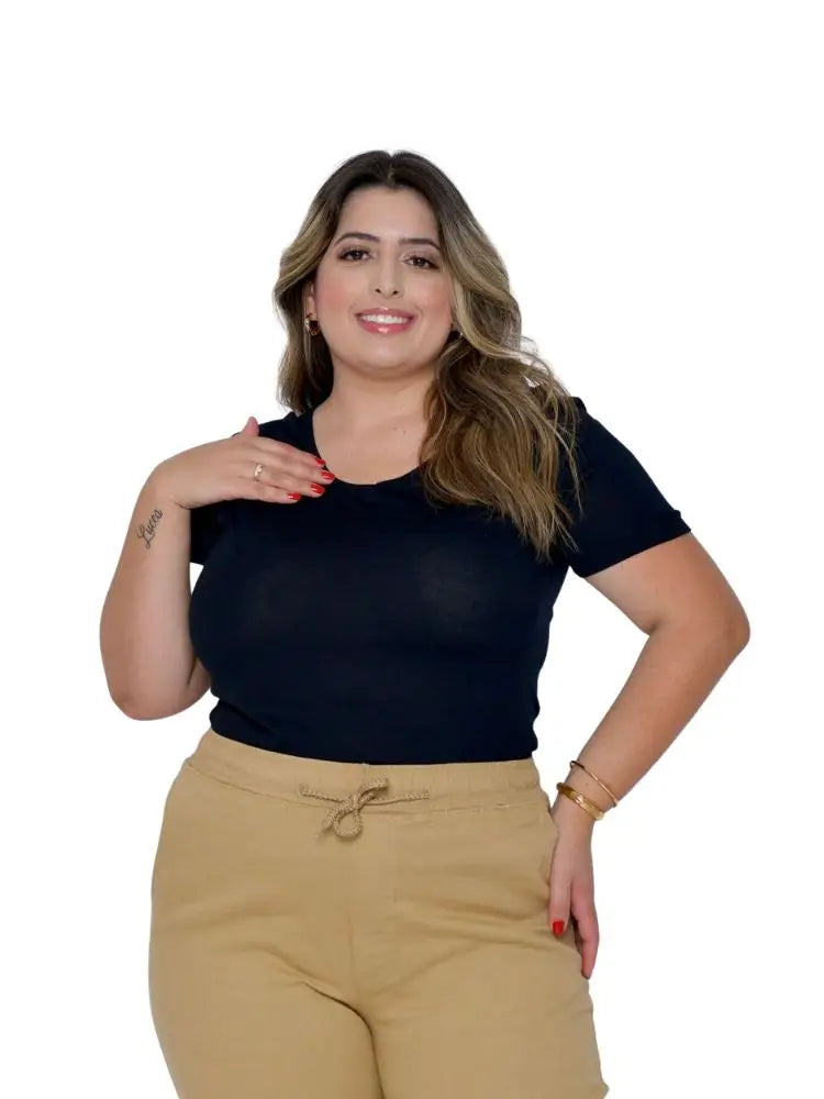 Camiseta Feminina Lisa Básica Preta com Gola V e Manga Curta